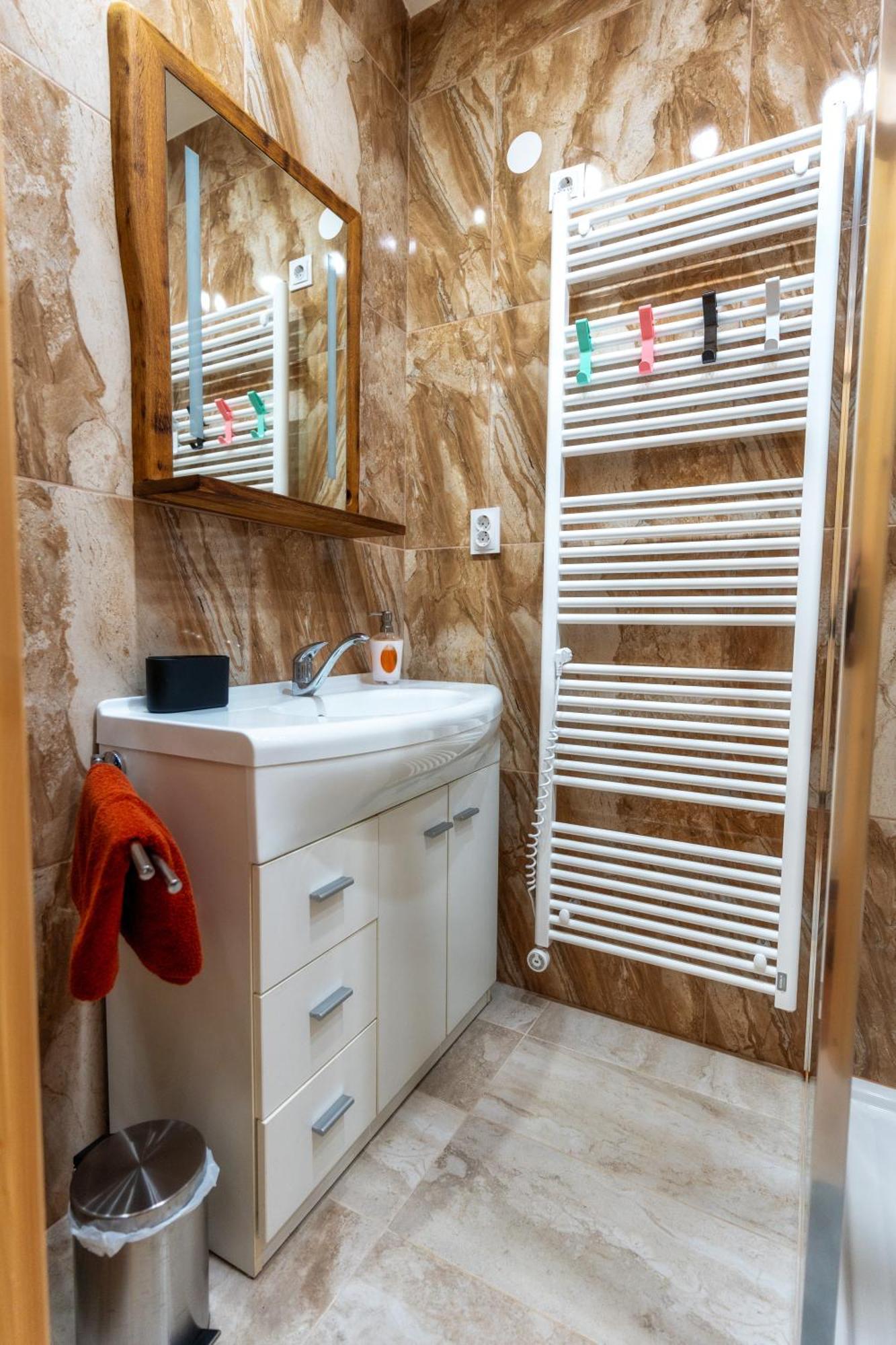 Stara Soncna Hisa Apartment ราโดว์ลิตซา ภายนอก รูปภาพ