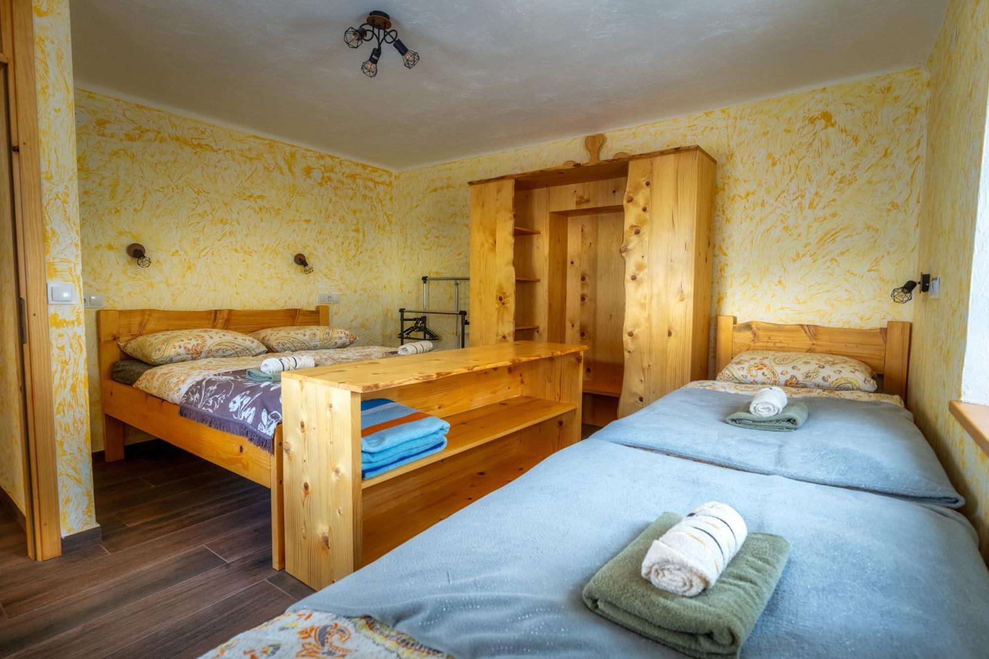 Stara Soncna Hisa Apartment ราโดว์ลิตซา ภายนอก รูปภาพ